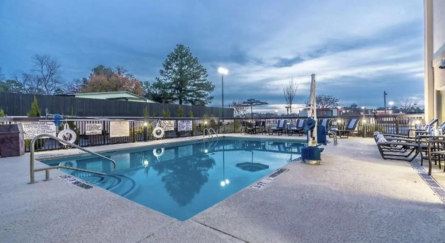 Hampton Inn Milledgeville OUTDOOR_POOL