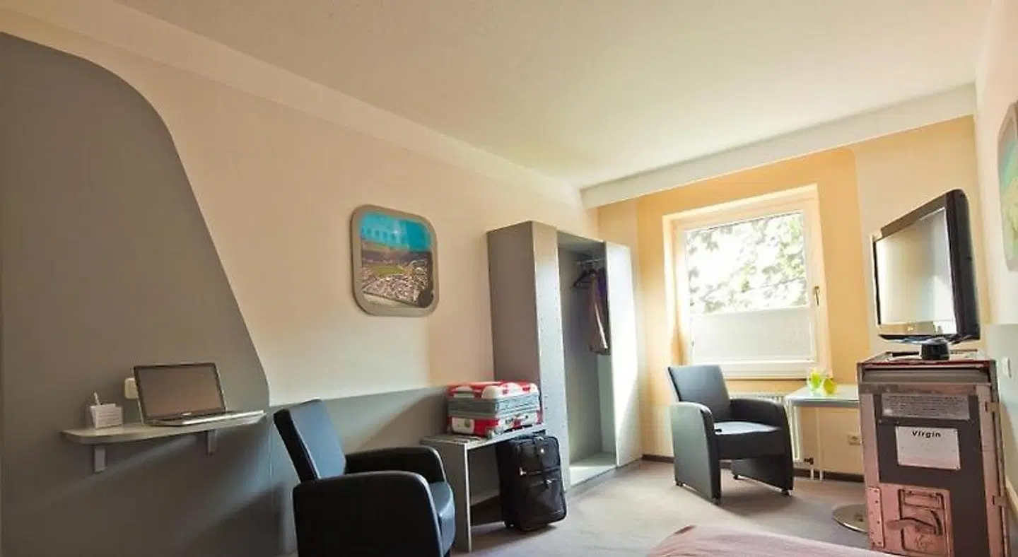 Hotel Cockpit ROOM_EXAMPLE