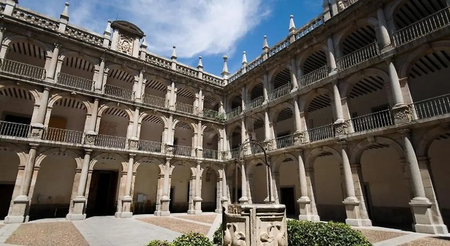 Hostal Miguel De Cervantes EXTERIOR