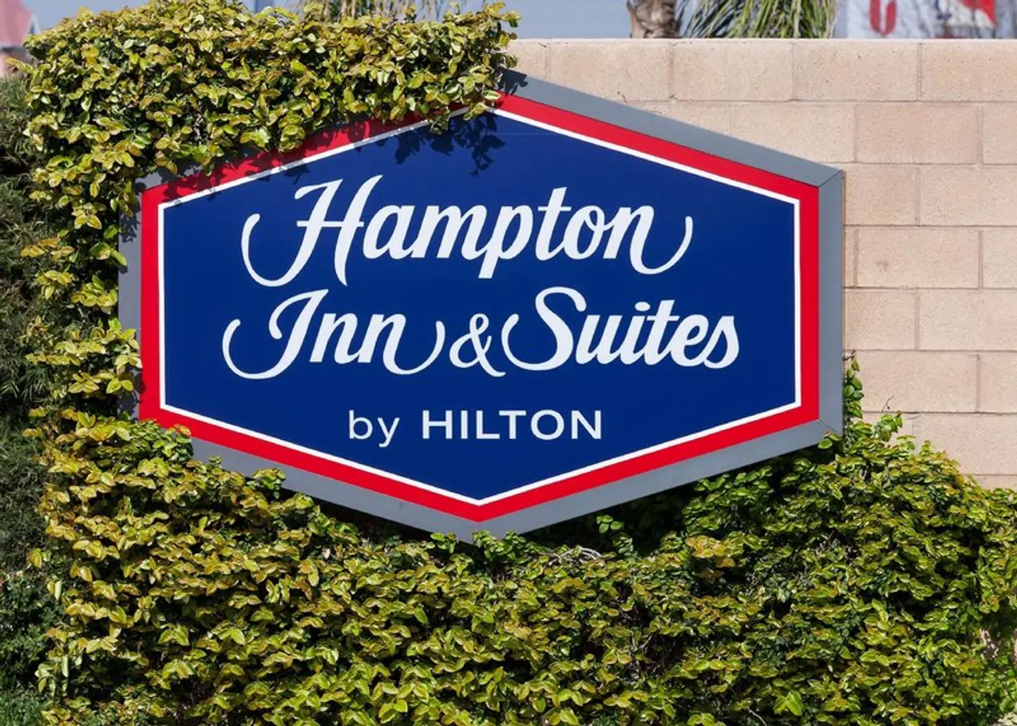 Hampton Inn & Suites Tulare EXTERIOR