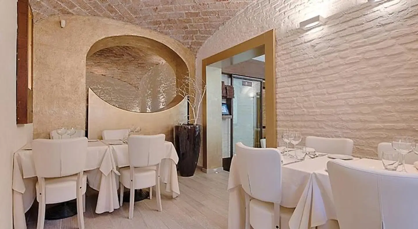 LUX suites in Roma Restaurant