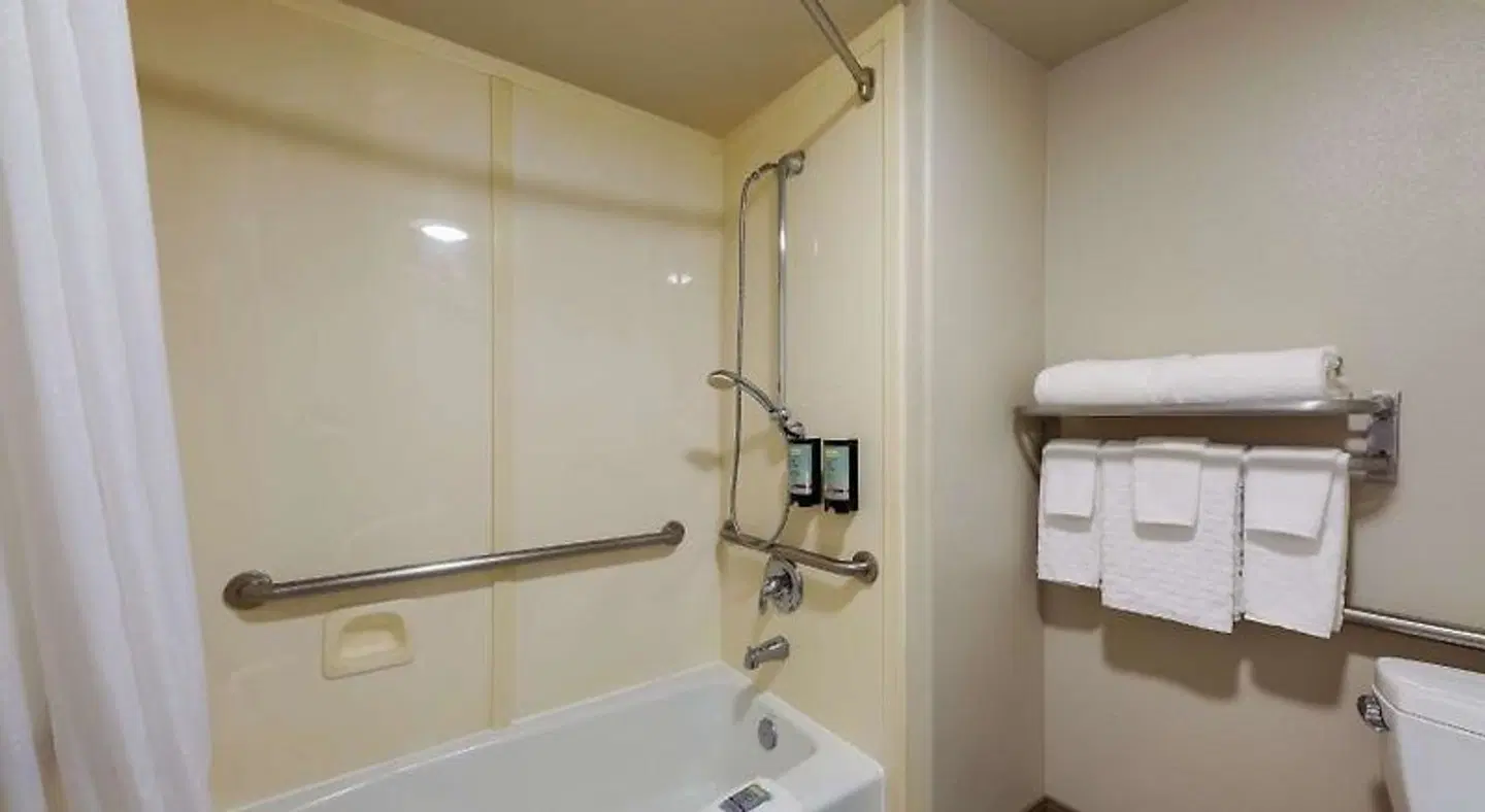 Best Western Inn & Suites Lemoore Badezimmer