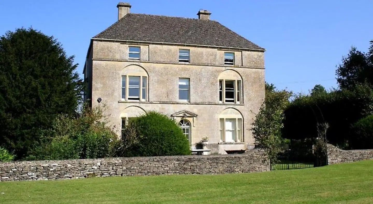 Aylworth Manor EXTERIOR