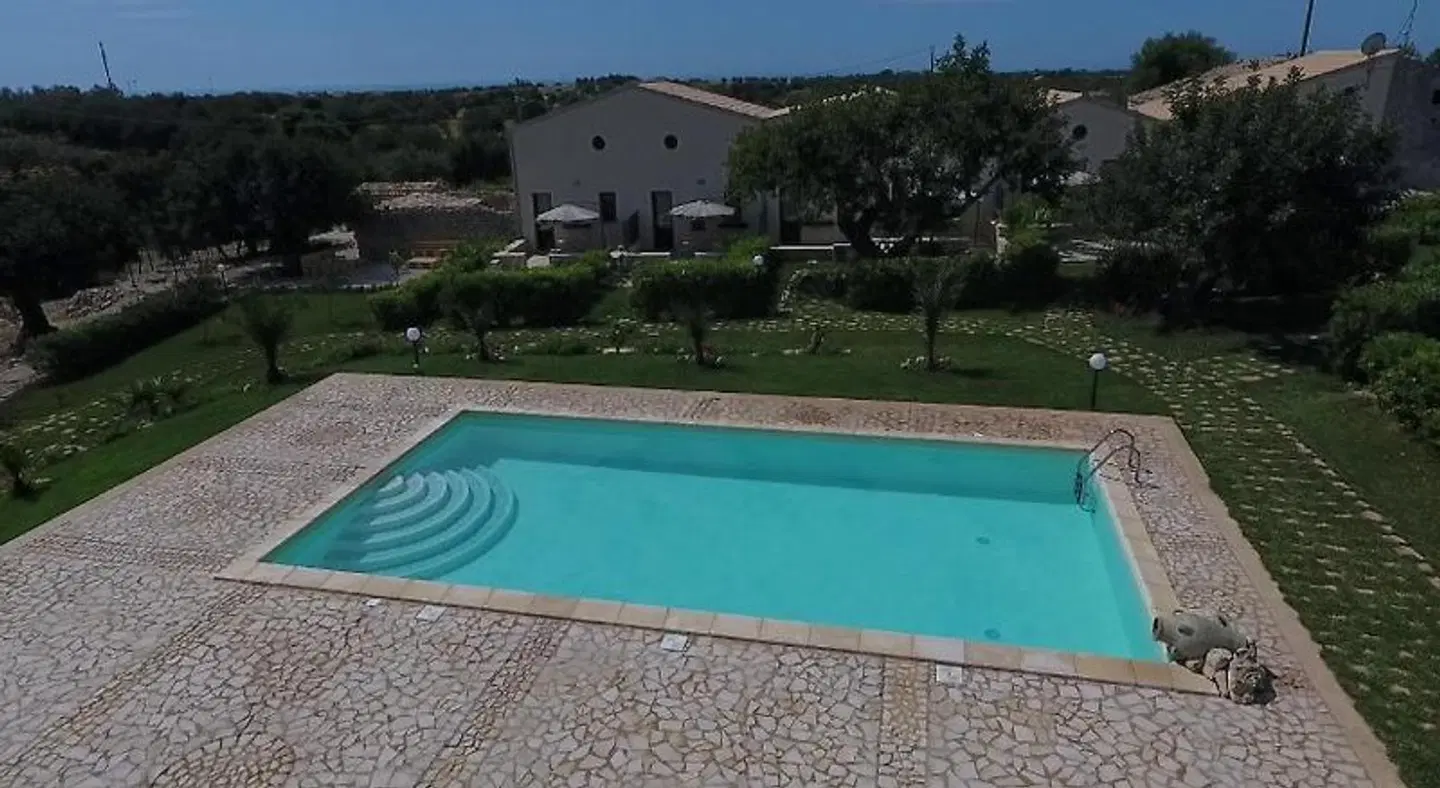 I 5 SENSI OUTDOOR_POOL