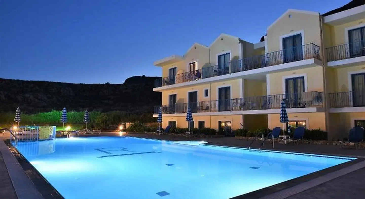 Rafael OUTDOOR_POOL