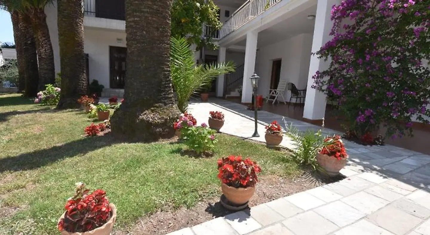 Studio Apartments 6 Palmi Garten