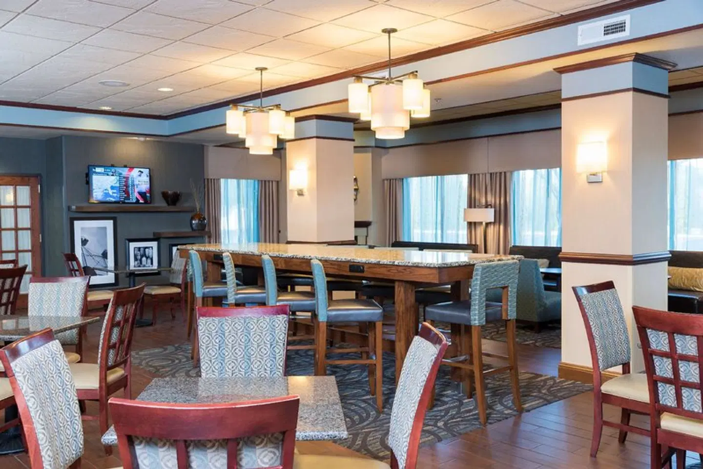 Hampton Inn Midland Bar