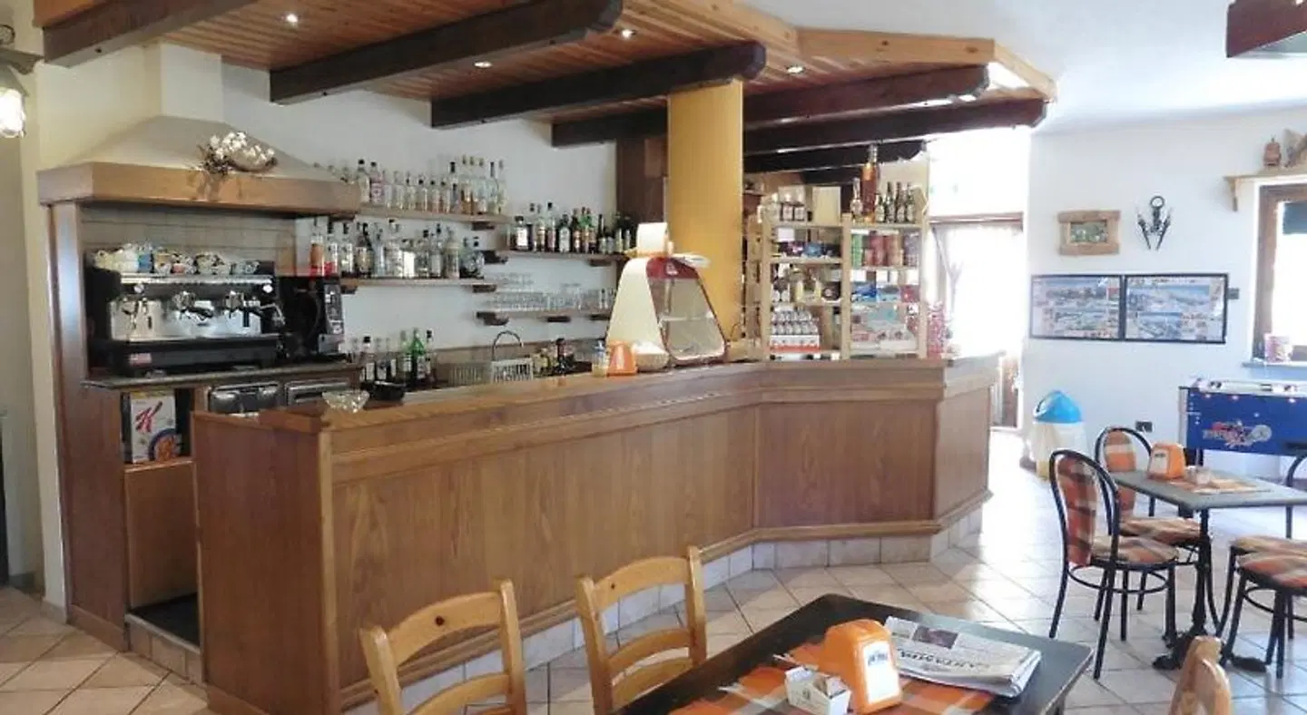 Mont Nery Bar
