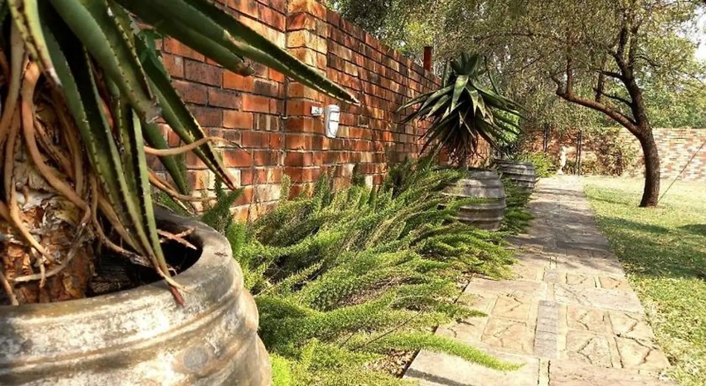 The Hills Guest House Garten