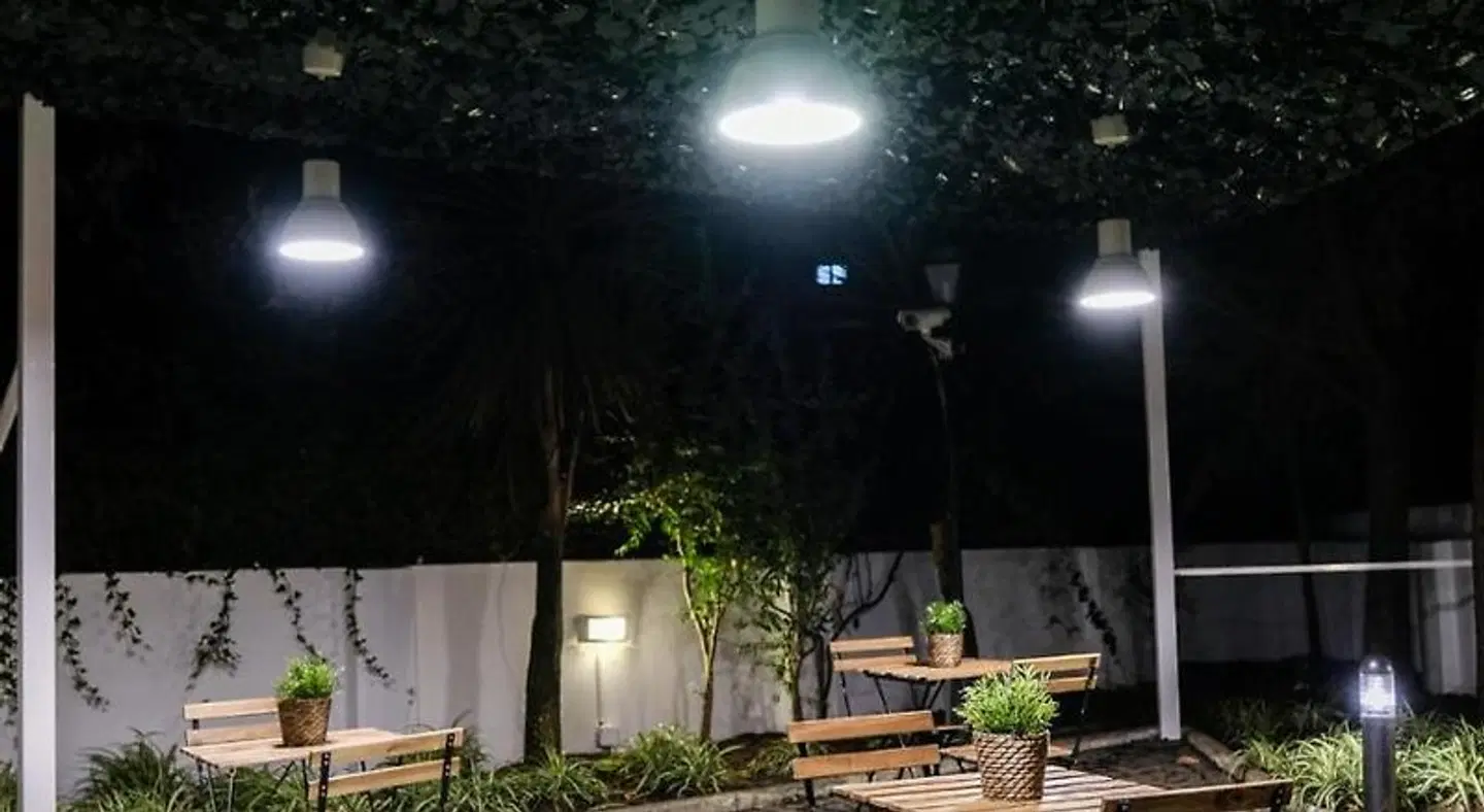 4U Lisbon Airport Suites Garten