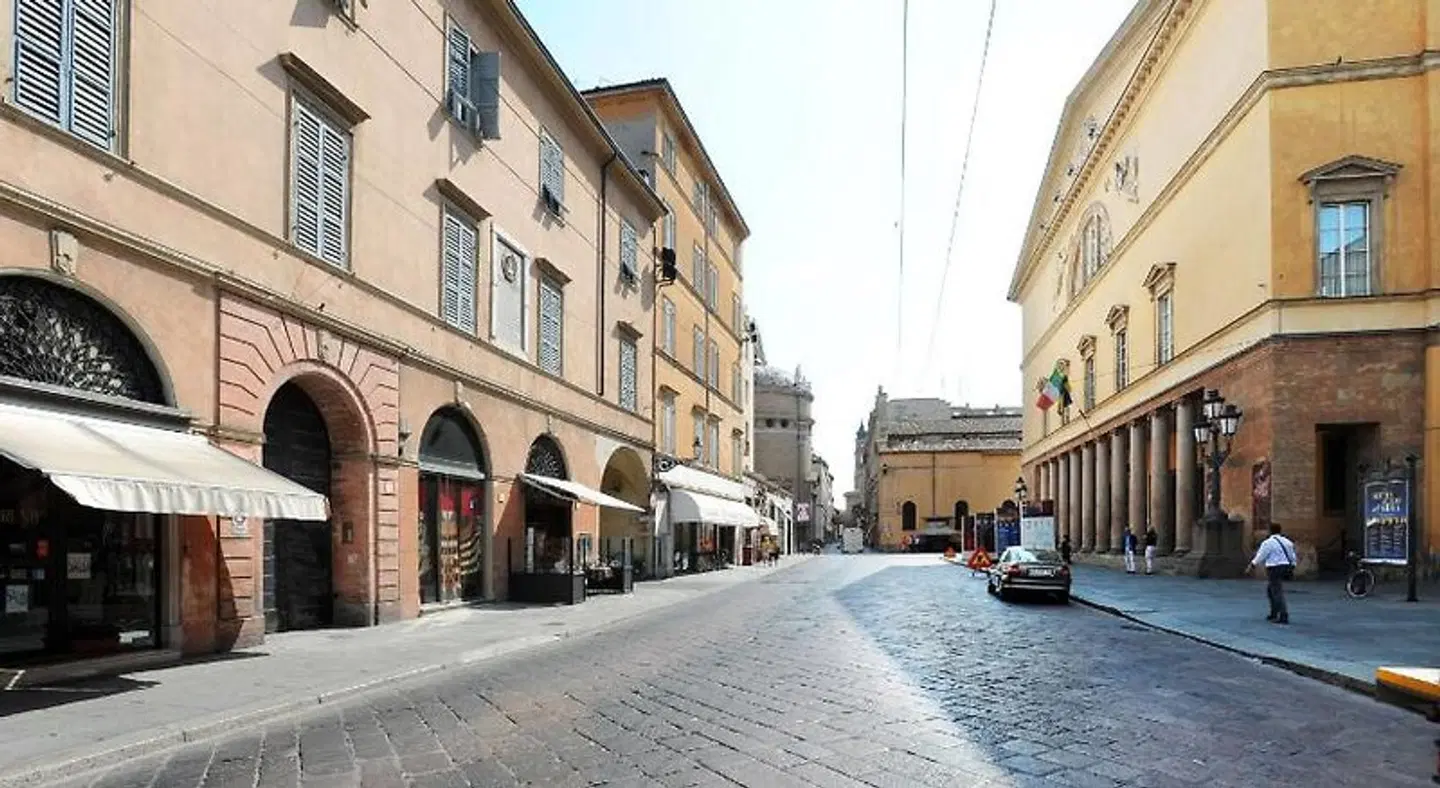 B&B Opera EXTERIOR