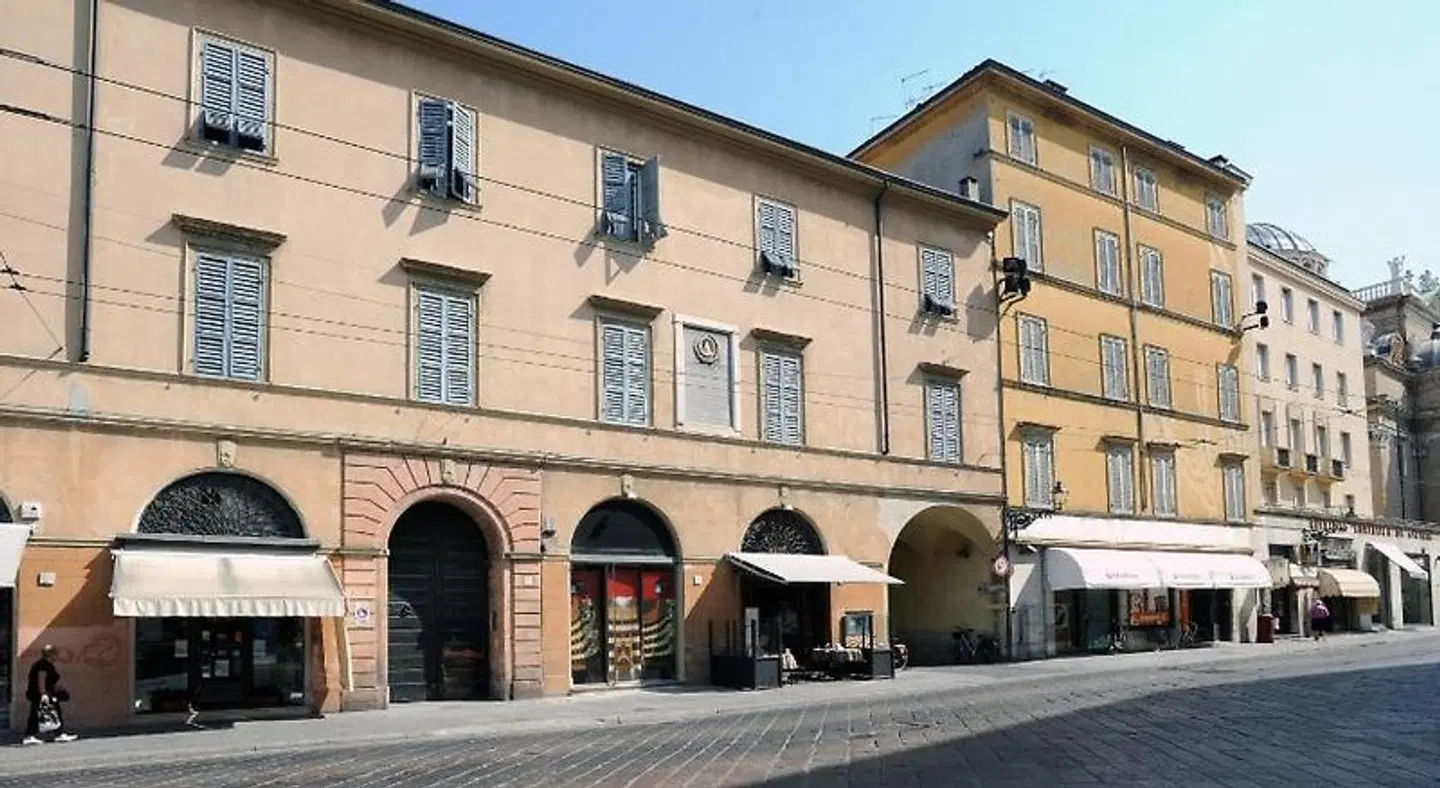 B&B Opera EXTERIOR