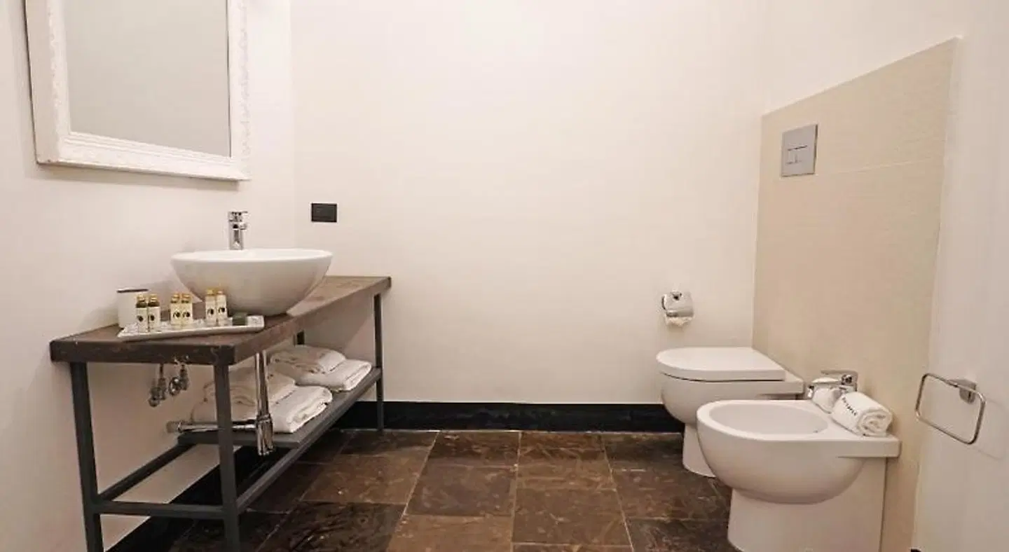 Neropece Suites Badezimmer