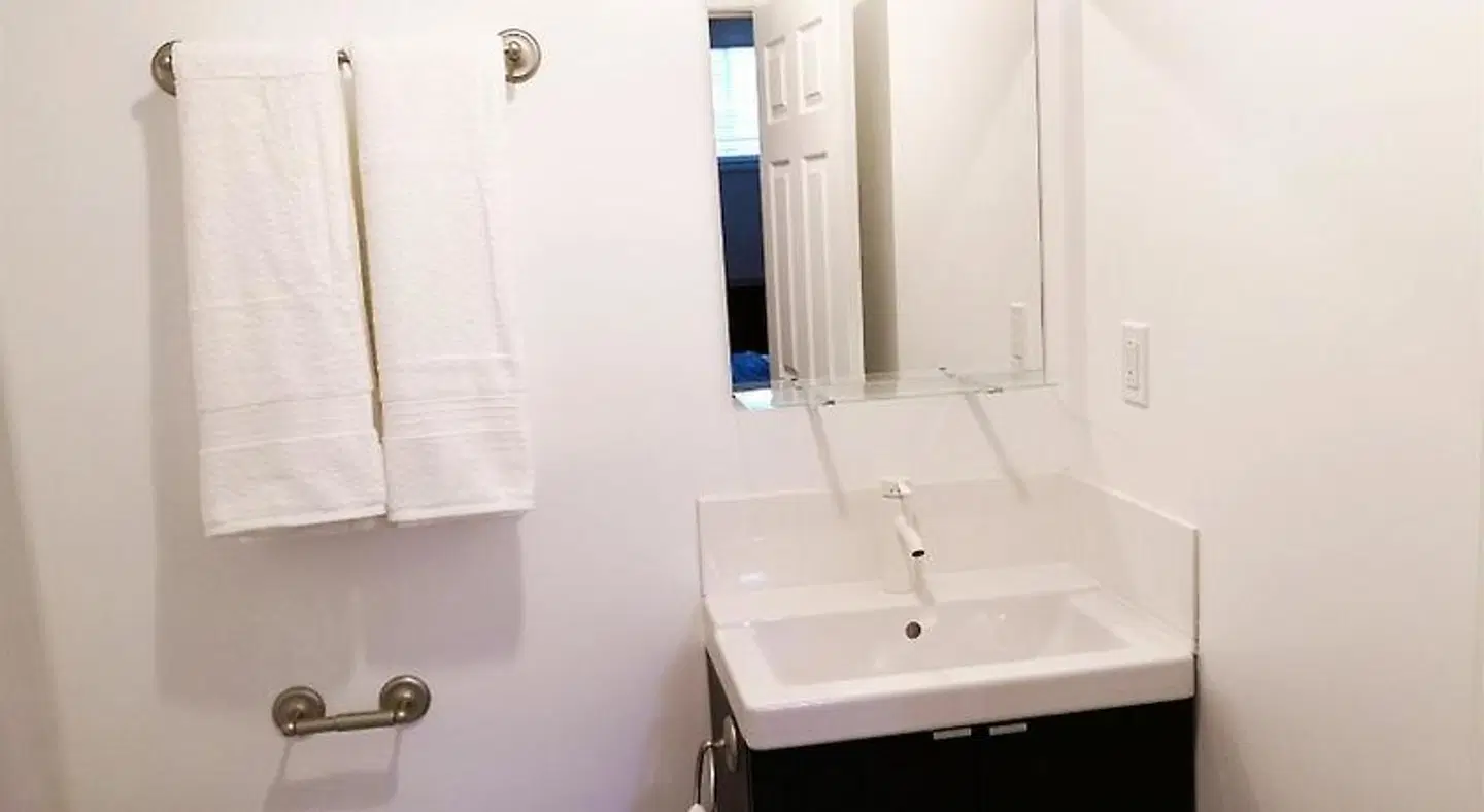 GA Stay Oakville Two Bedroom Guest House Badezimmer
