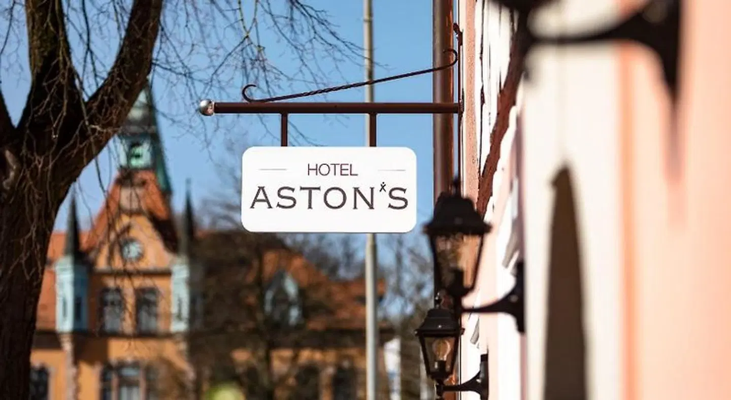 Astons Hotel EXTERIOR