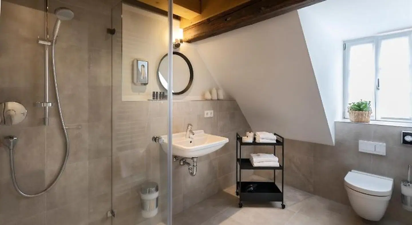 Astons Hotel Badezimmer