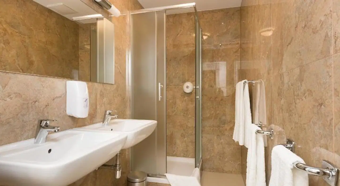 DMG Apartments Hotel Badezimmer