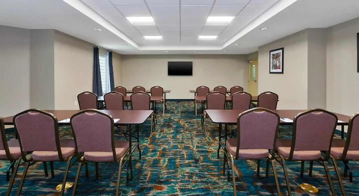 Candlewood Suites Louisville - NE Downtown Area by IHG Konferenz