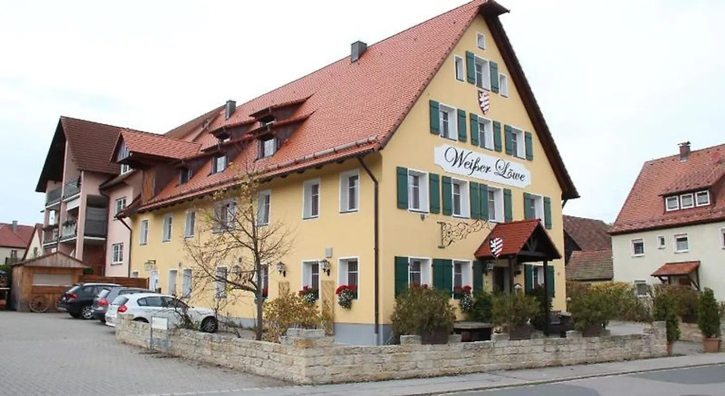 Weißer Lowe EXTERIOR