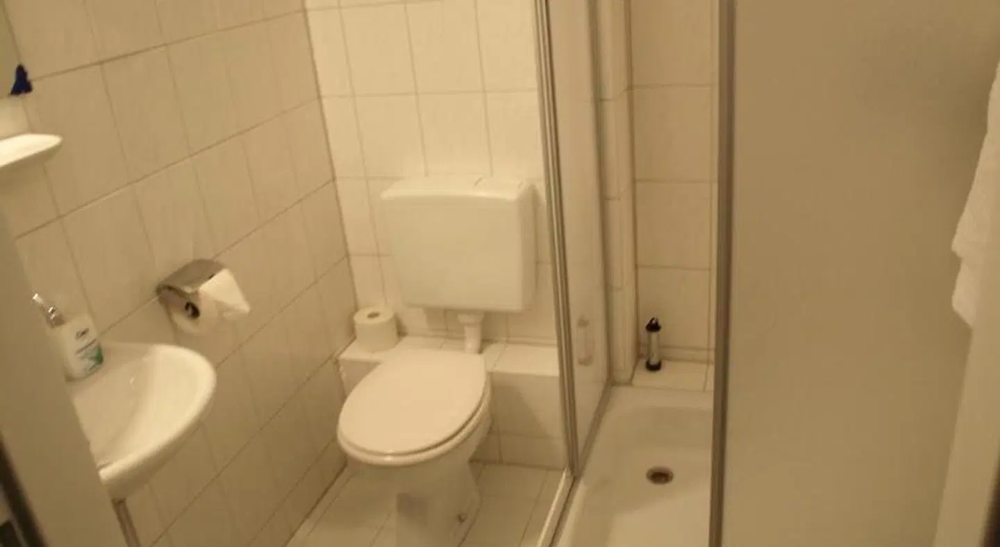 Hotel-Pension Dorma Badezimmer