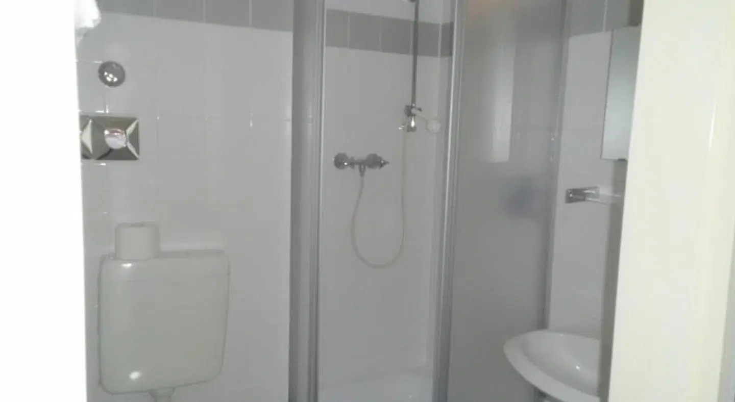Hotel-Pension Dorma Badezimmer
