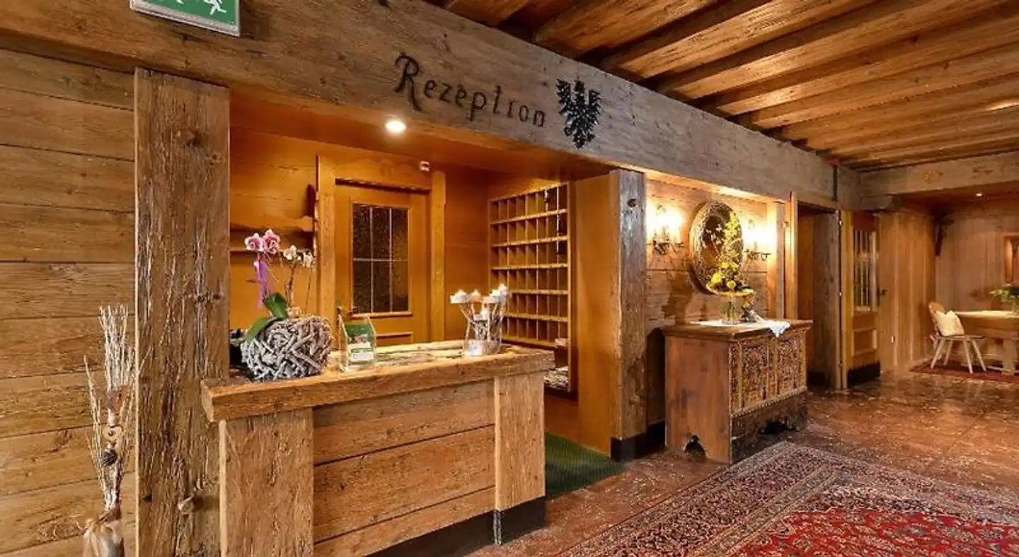 Schwarzer Adler Lobby