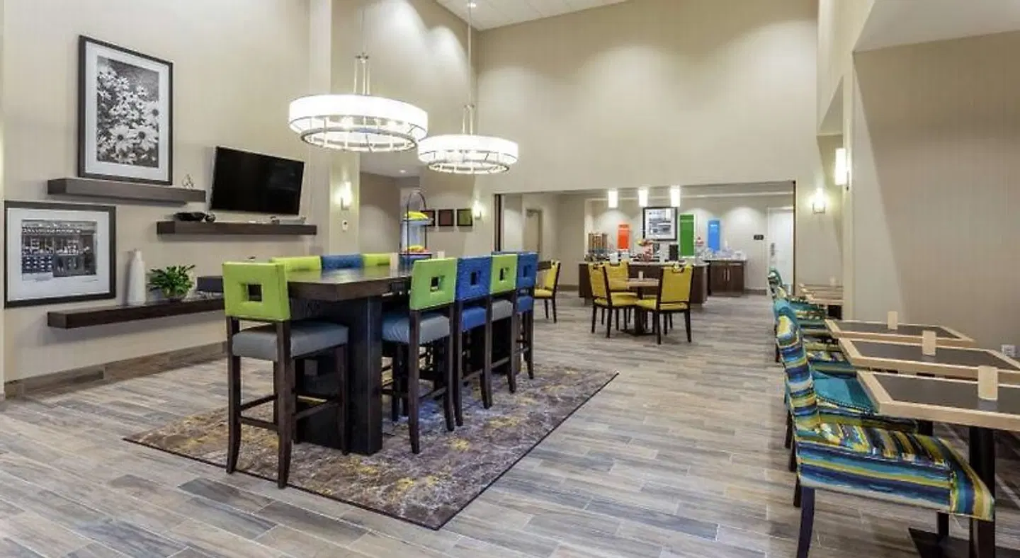 Hampton Inn & Suites Burlington Restaurant