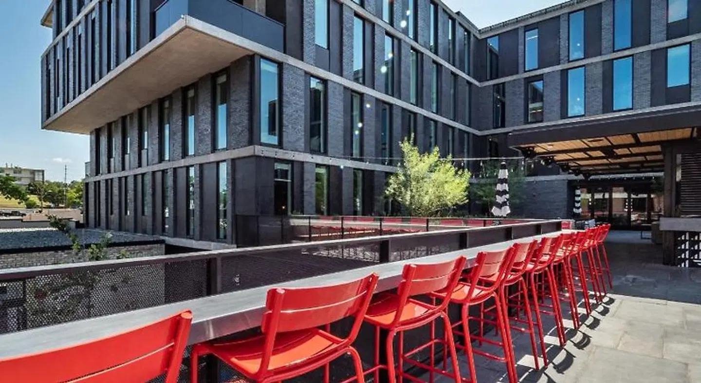 ARRIVE Austin Terrasse