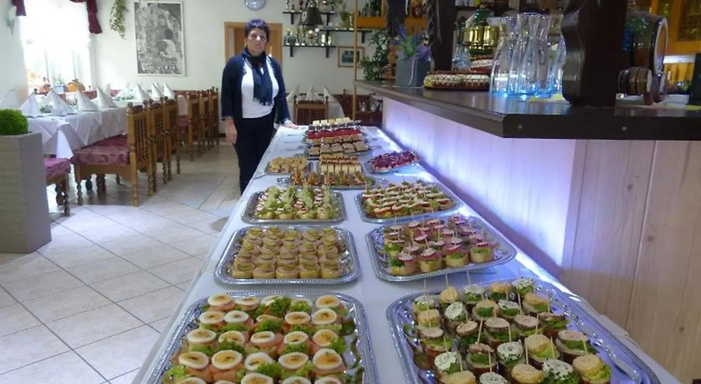 Hotel Restaurant Balkan PEOPLE