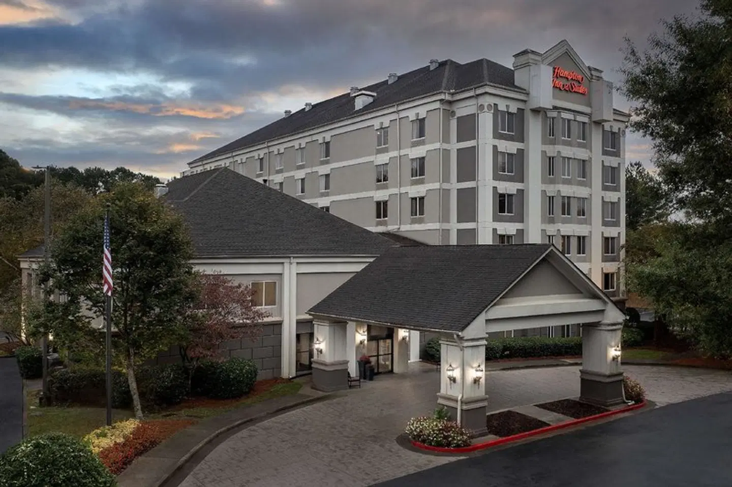 Hampton Inn & Suites Alpharetta EXTERIOR