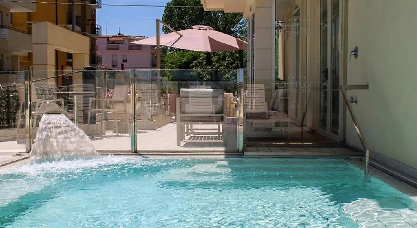 Atmosphere Suite Hotel OUTDOOR_POOL