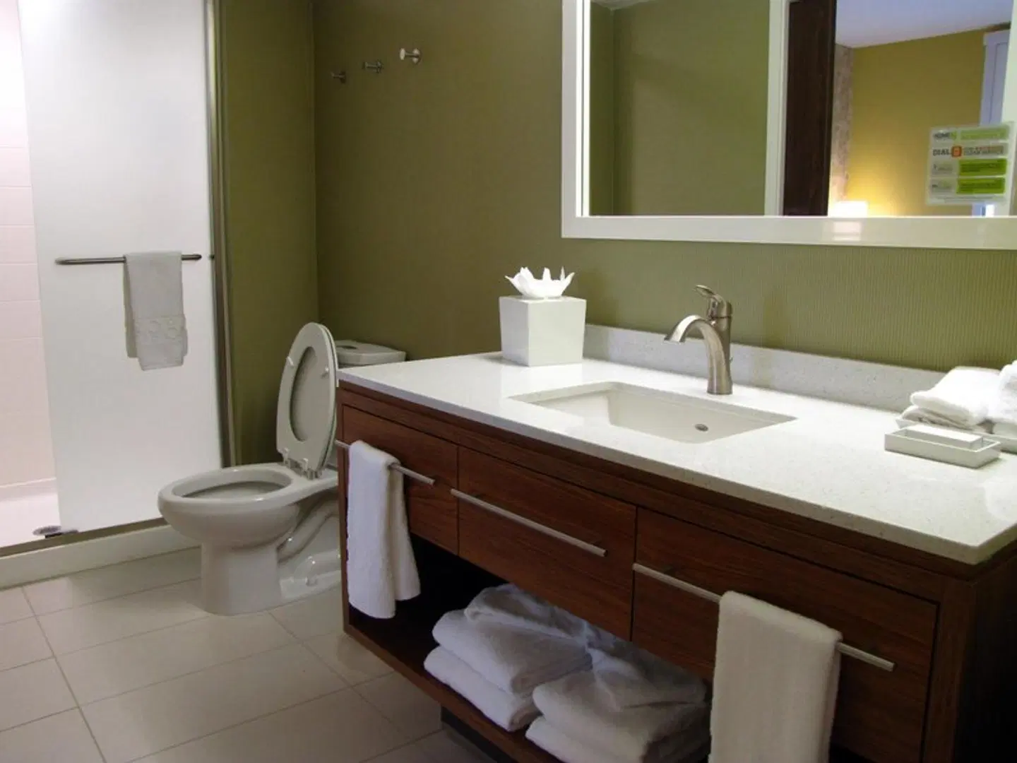 Home2 Suites by Hilton Cleveland Beachwood Badezimmer