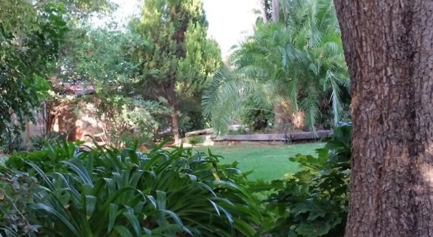 Little Acorn Guest House LANDSCAPE