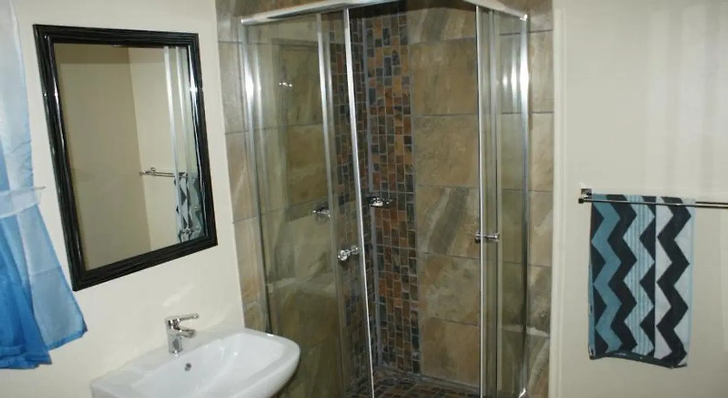 Jolani Guest House Badezimmer