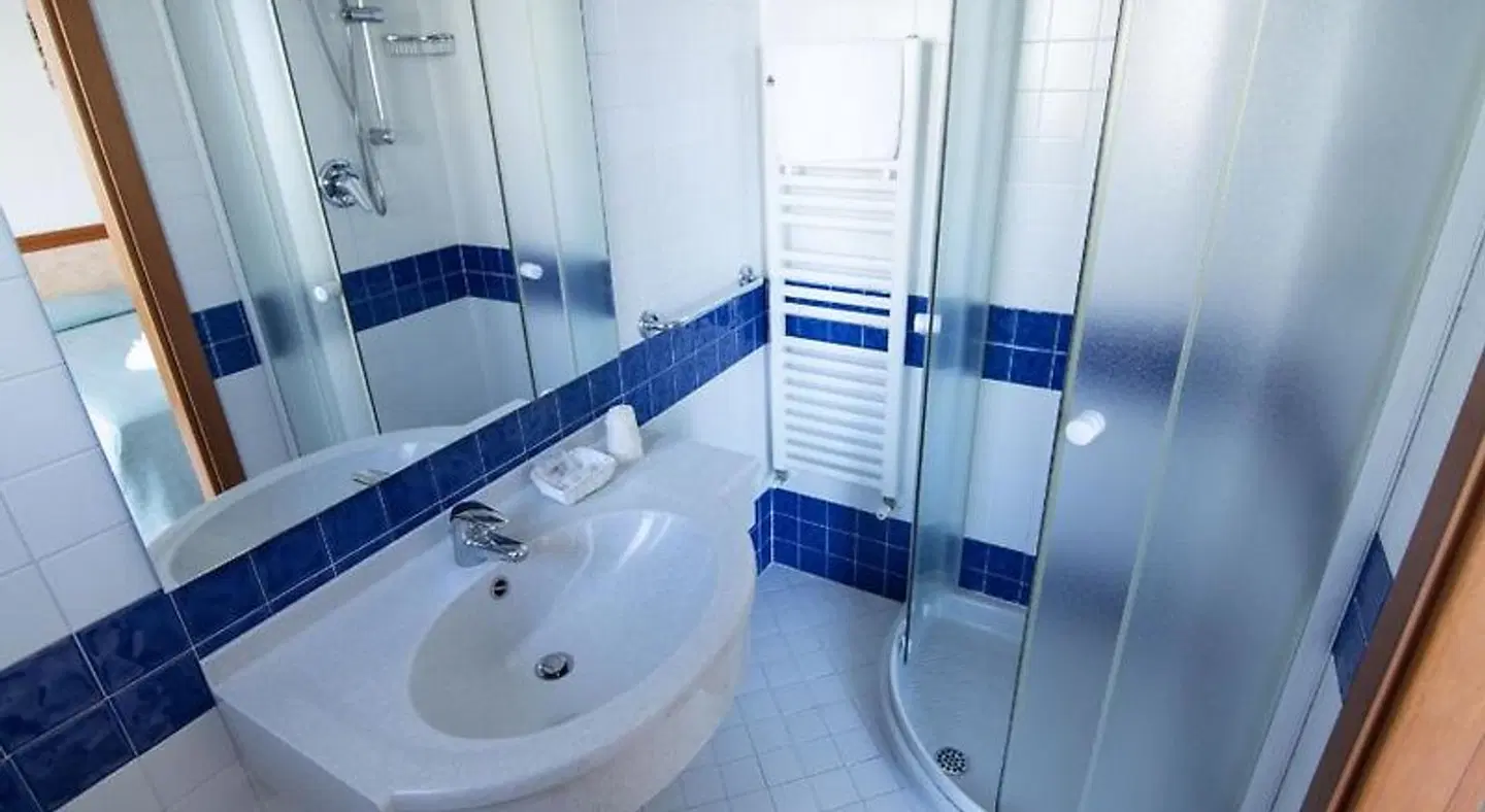 Hotel Adria Beach Badezimmer