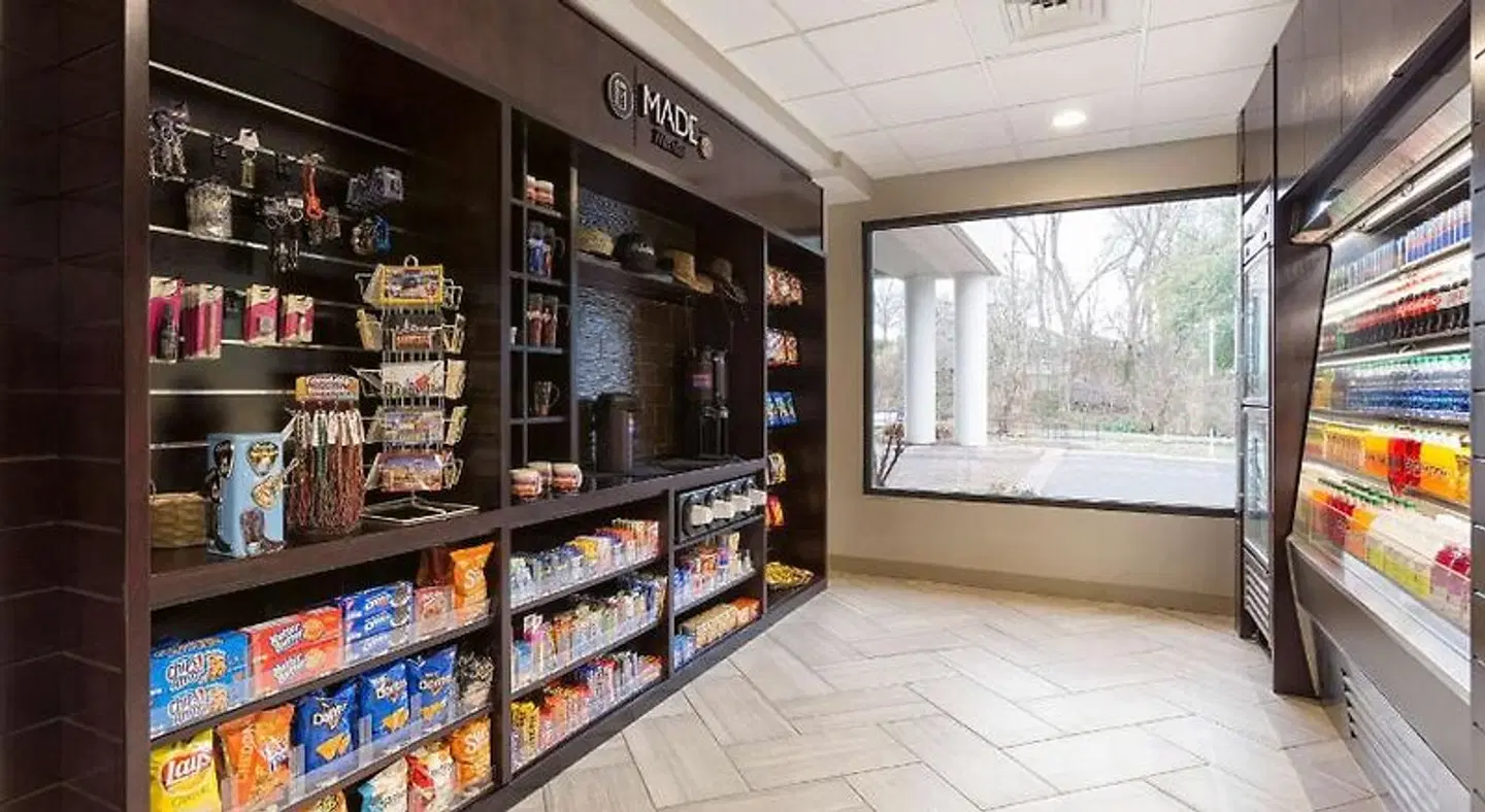 DoubleTree Suites by Hilton Nashville Airport Bar