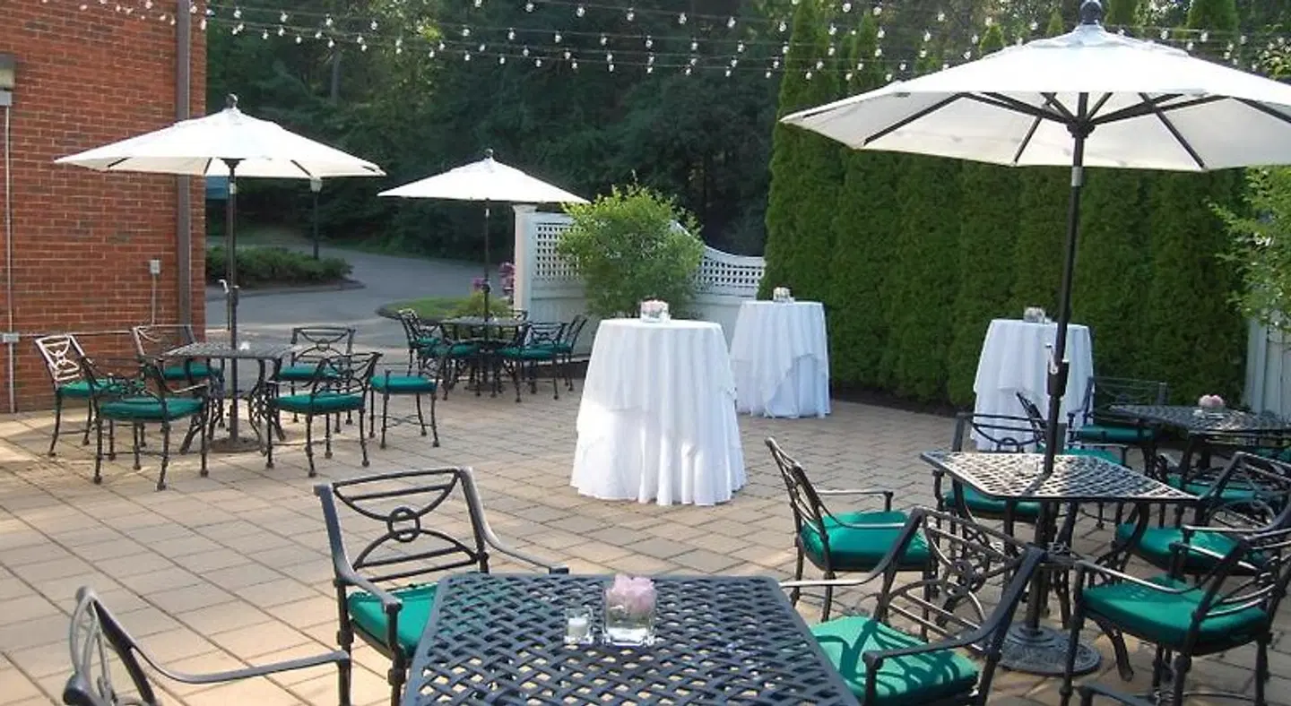 The Simsbury Inn Terrasse