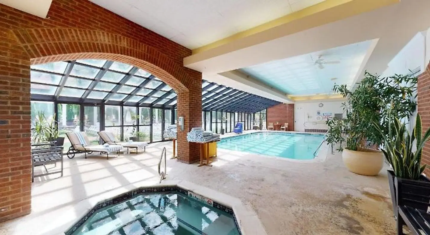 The Simsbury Inn Hallenbad