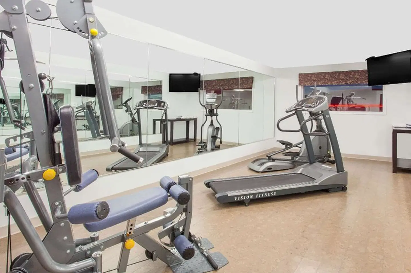 Super 8 by Wyndham Brandon MB SPORTS_AND_LEISURE