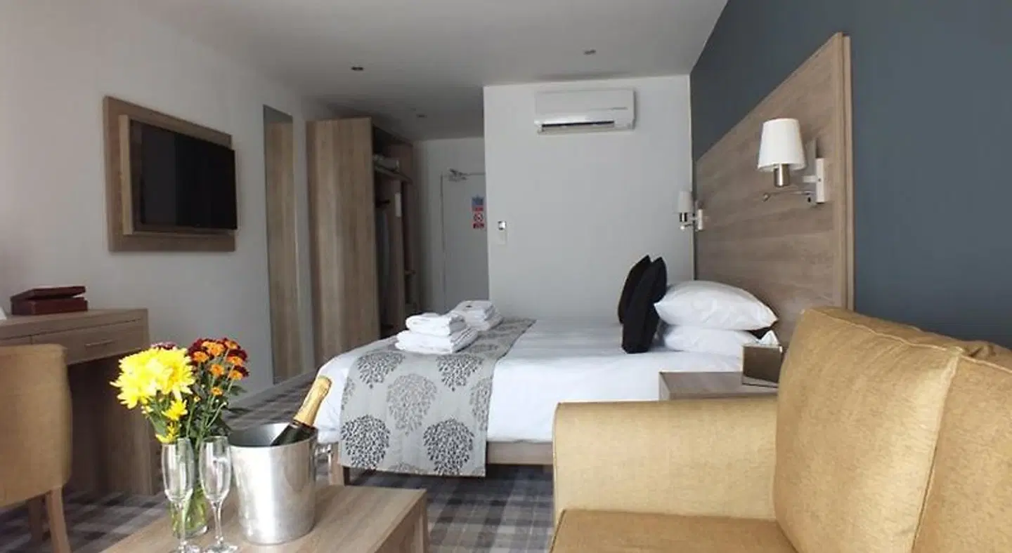 The Piebald Inn ROOM_EXAMPLE