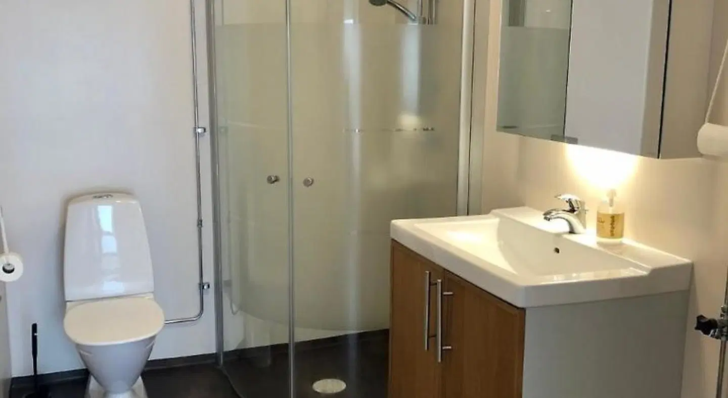 Henåns Vandrarhem/Hostel Badezimmer
