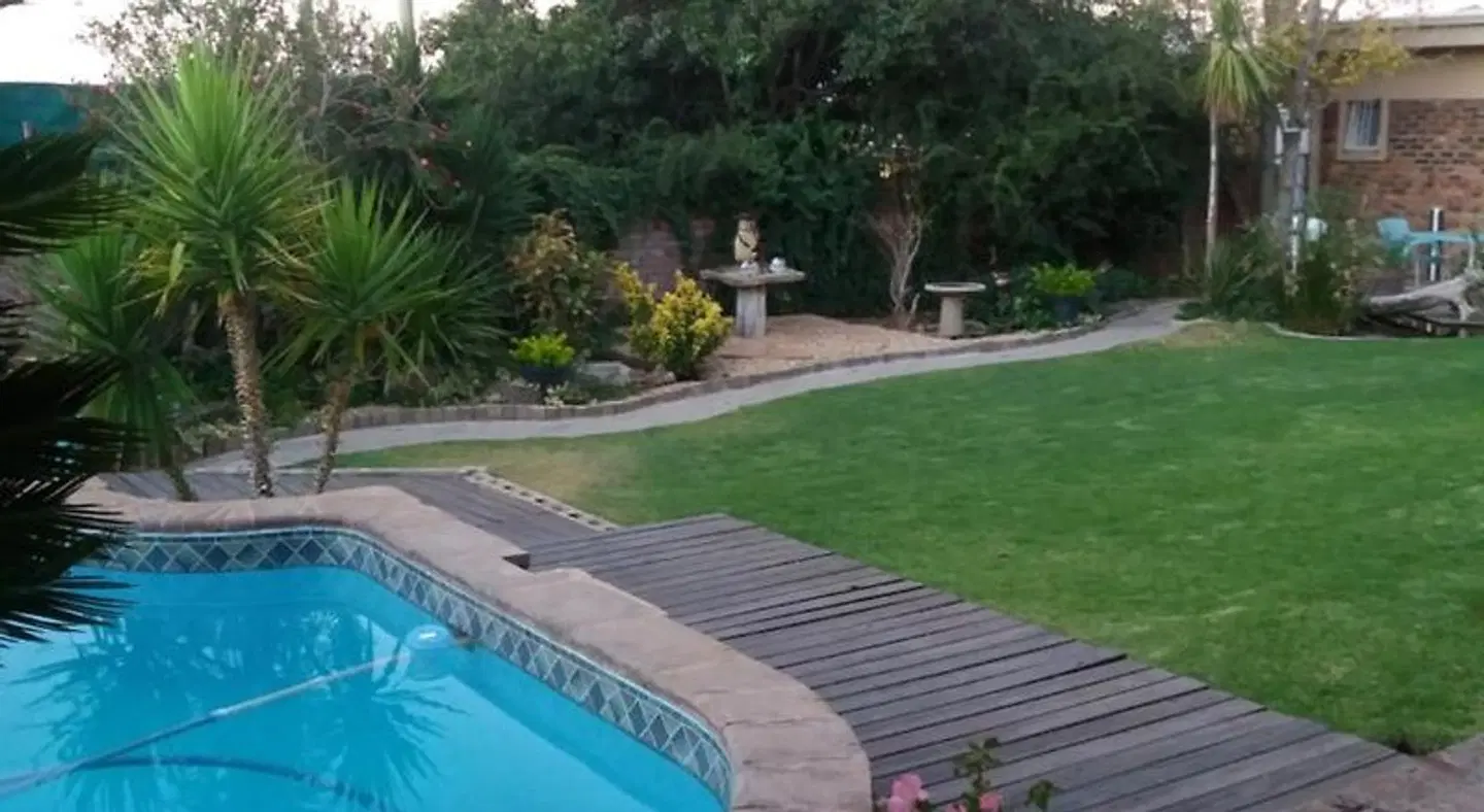 Skietberg Lodge OUTDOOR_POOL
