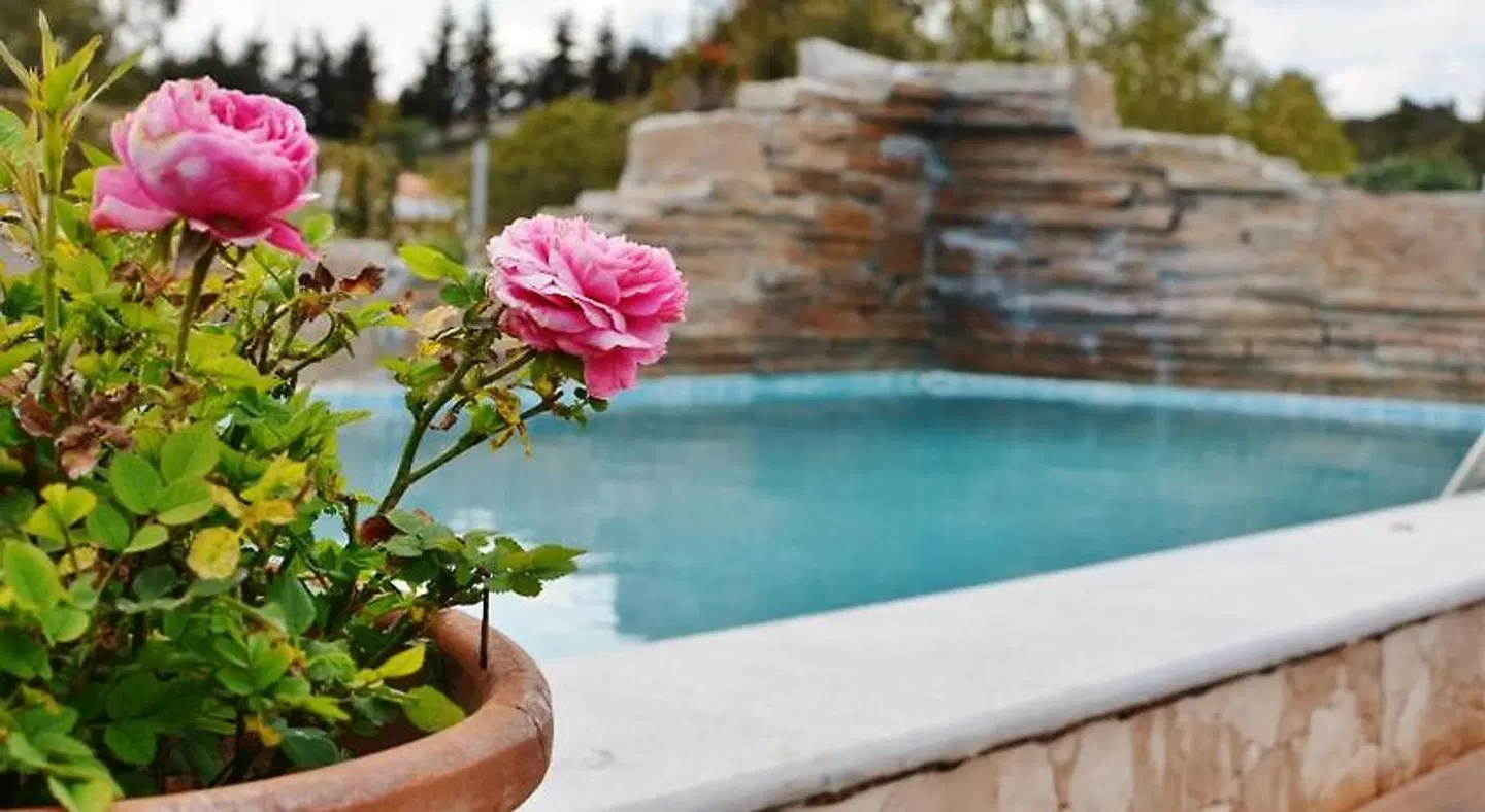 Natura House OUTDOOR_POOL
