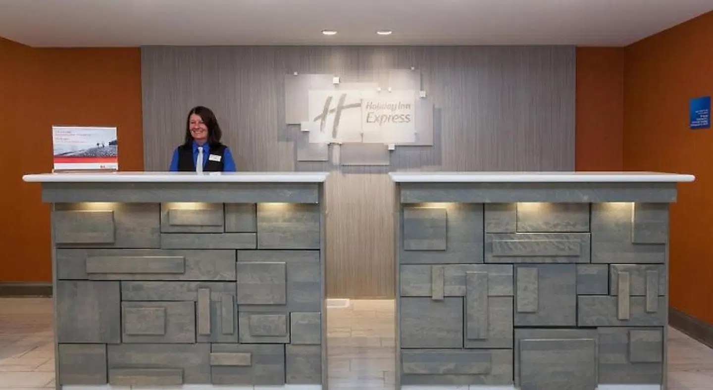 Holiday Inn Express & Suites Fredericton LOUNGE_LOBBY