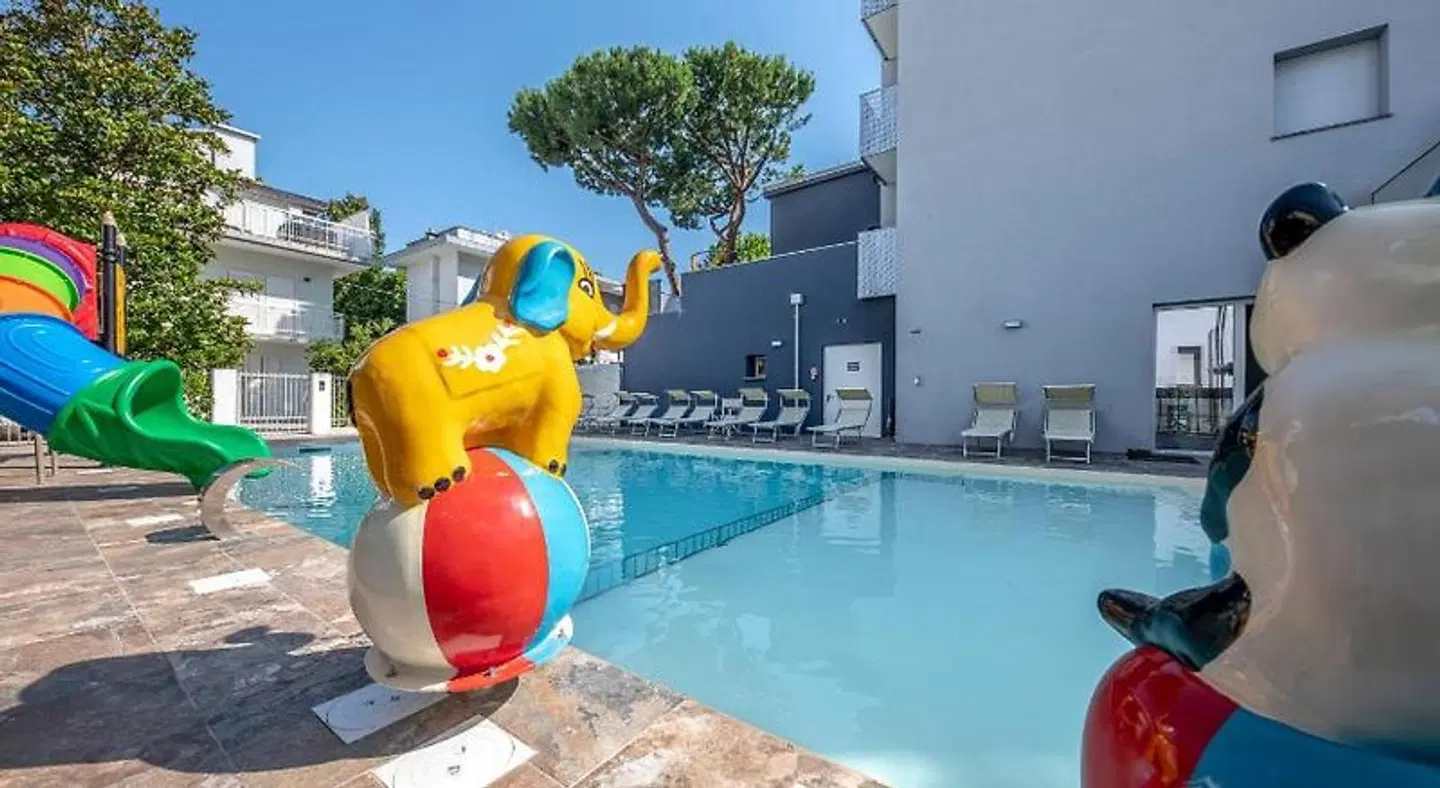 Residence Filmare OUTDOOR_POOL