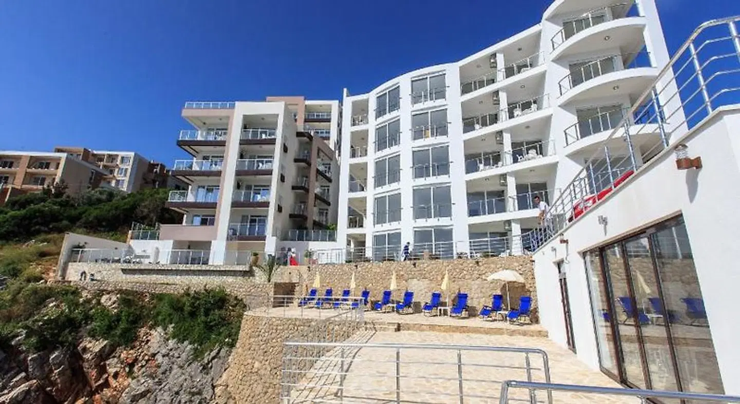 Nautilus Apartments EXTERIOR