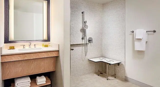 Hotel MdR Marina del Rey - a DoubleTree by Hilton Badezimmer