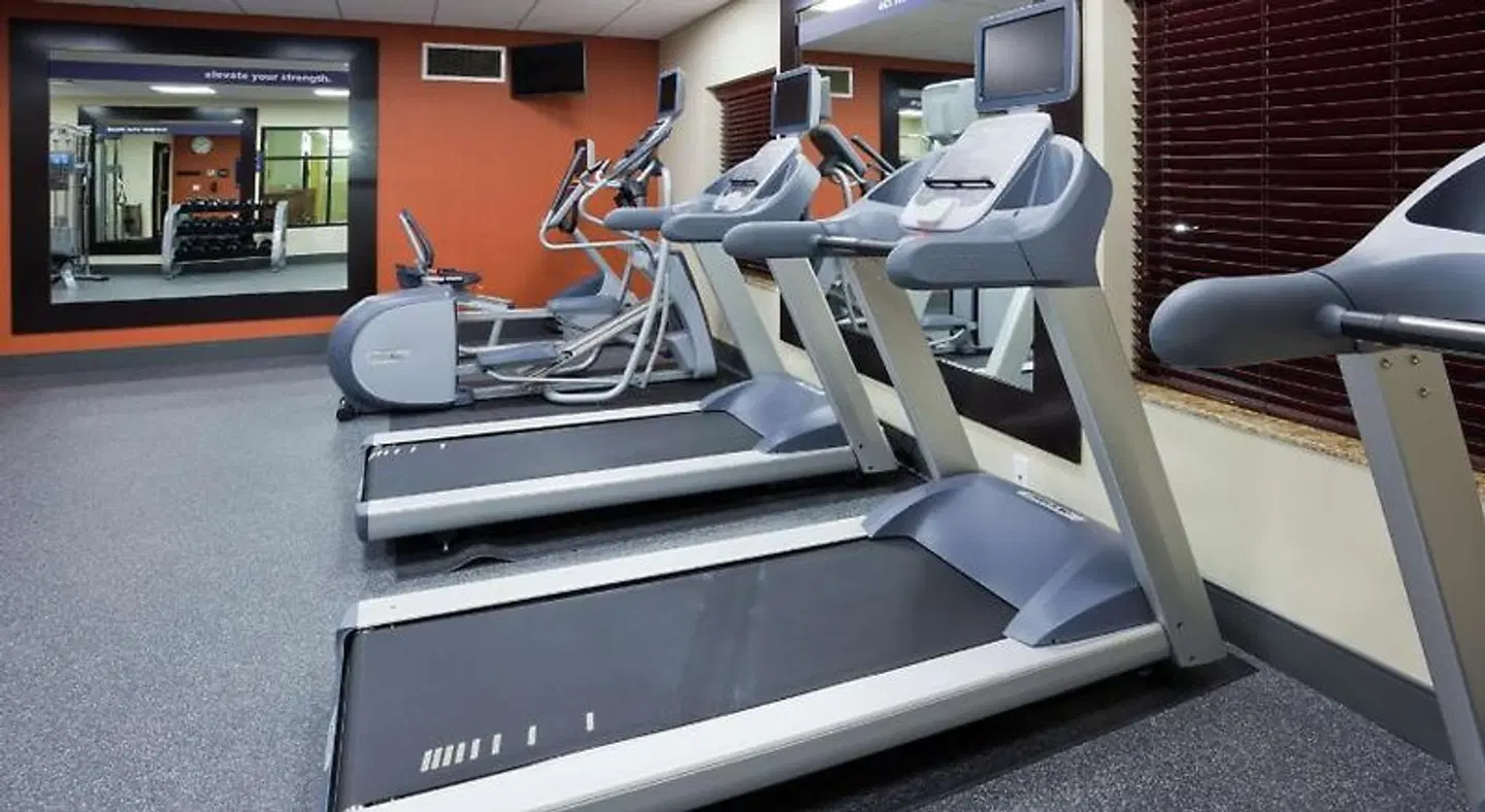 Hampton Inn & Suites Minneapolis West/ Minnetonka SPORTS_AND_LEISURE