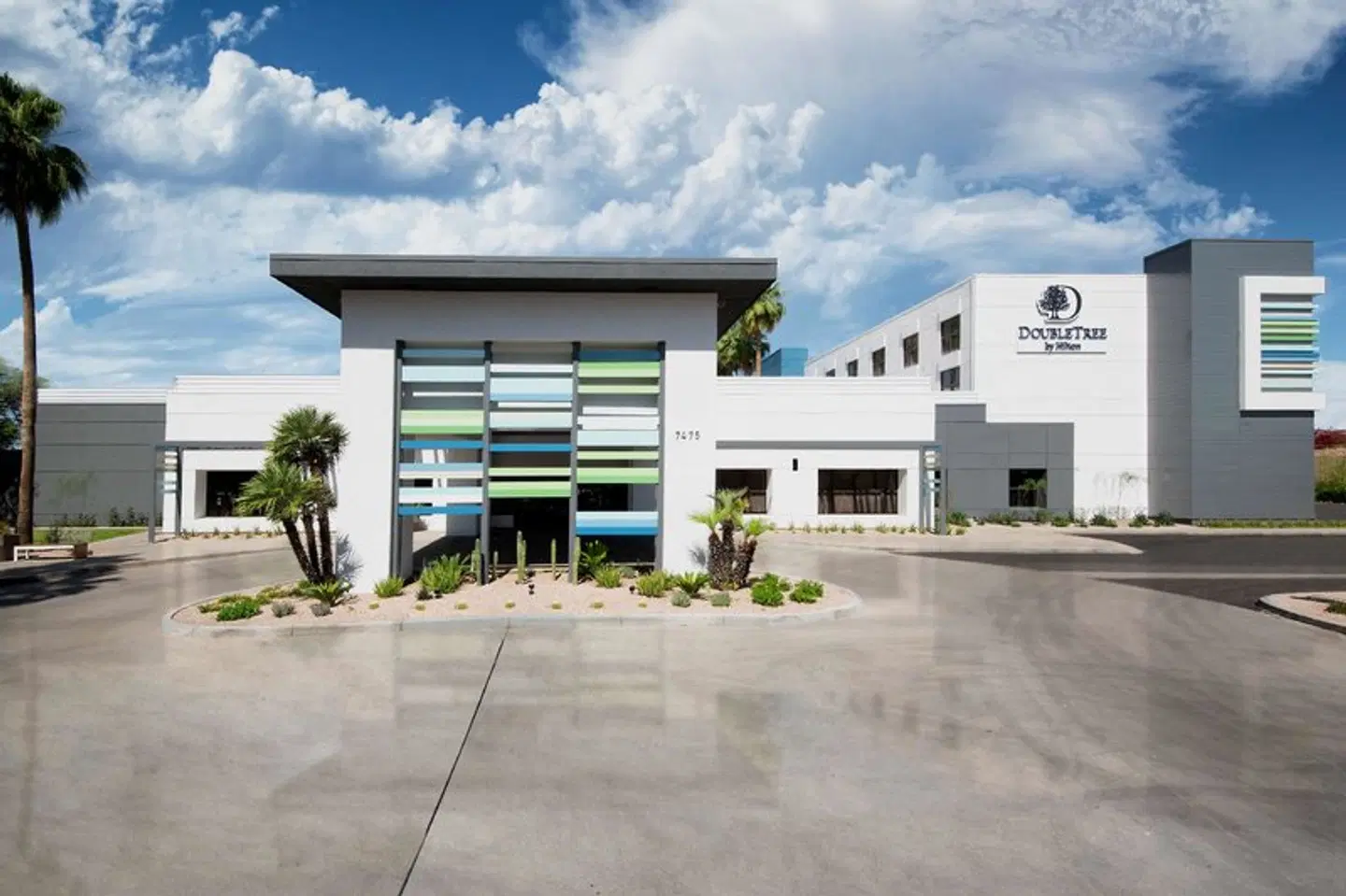 DoubleTree by Hilton Phoenix Chandler EXTERIOR