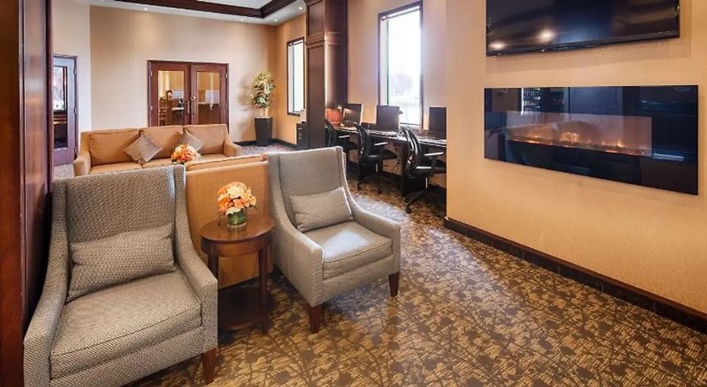 Best Western Plus Winnipeg Airport Hotel LOUNGE_LOBBY